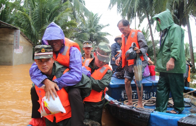 Из-за наводнений на Хайнане эвакуированы более 150 тысяч человек