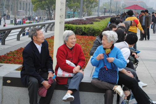 Власти Китая решили поэтапно повышать пенсионный возраст
