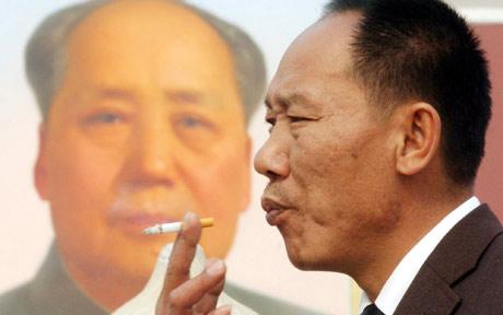 Китайским чиновникам запретили курить в общественных местах