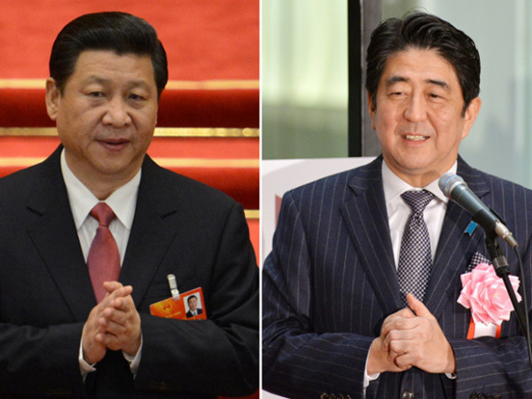 Председатель КНР Си Цзиньпин (слева) и премьер-министр Японии Синдзо Абэ. Фото: AFP/Getty Images