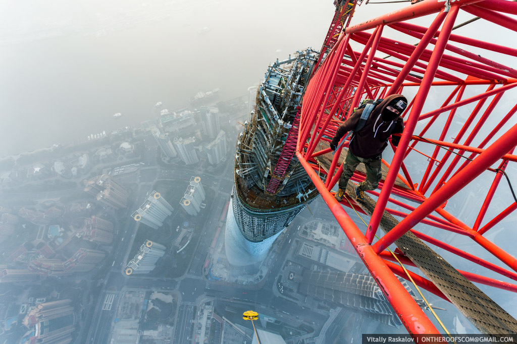 В Шанхае усилили охрану небоскребов