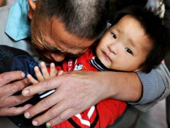 Китайская полиция арестовала более тысячи подозреваемых в торговле детьми