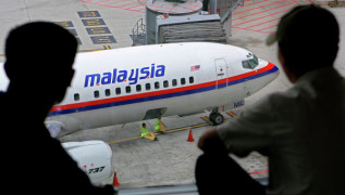 Самолет Malaysia Airlines совершил экстренную посадку в Гонконге