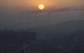Власти Китая выделили только три крупных города с чистым воздухом