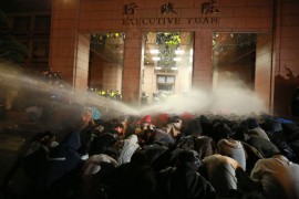 Тайваньская полиция вытеснила протестующих из здания правительства