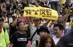 Тайваньские власти приостановили строительство АЭС из-за протестов