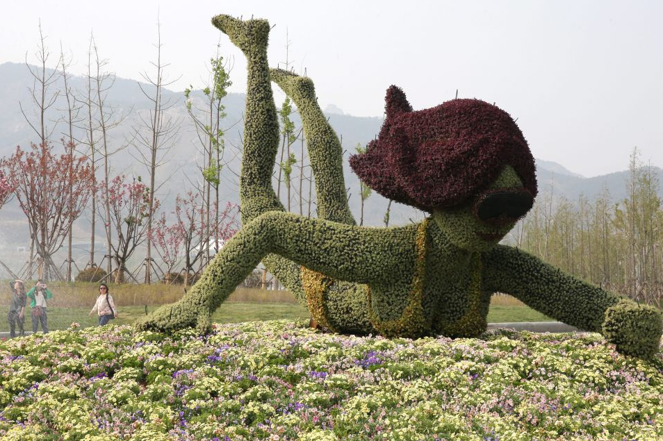 Скульптура на международной выставке садового искусства в городе Циндао.  