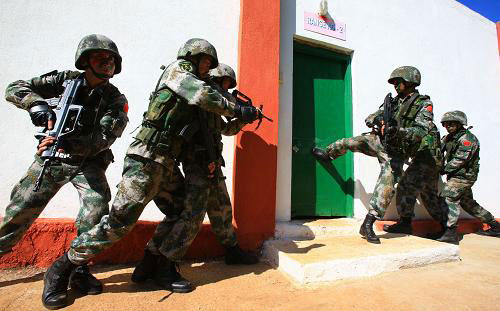 Китайский спецназ во время совместных антитеррористических учений Индии и Китая. 