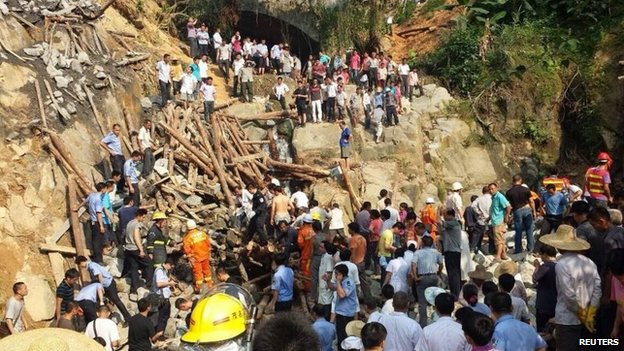 11 человек погибли в результате обрушения строящегося моста в Китае 