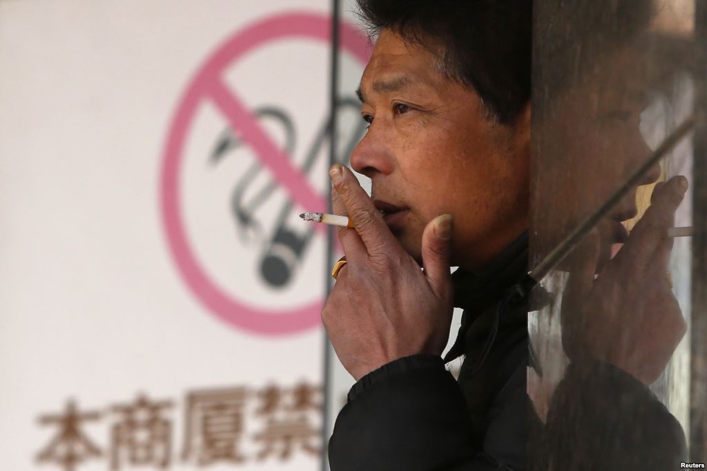 Власти Китая начали национальную кампанию по борьбе с курением 