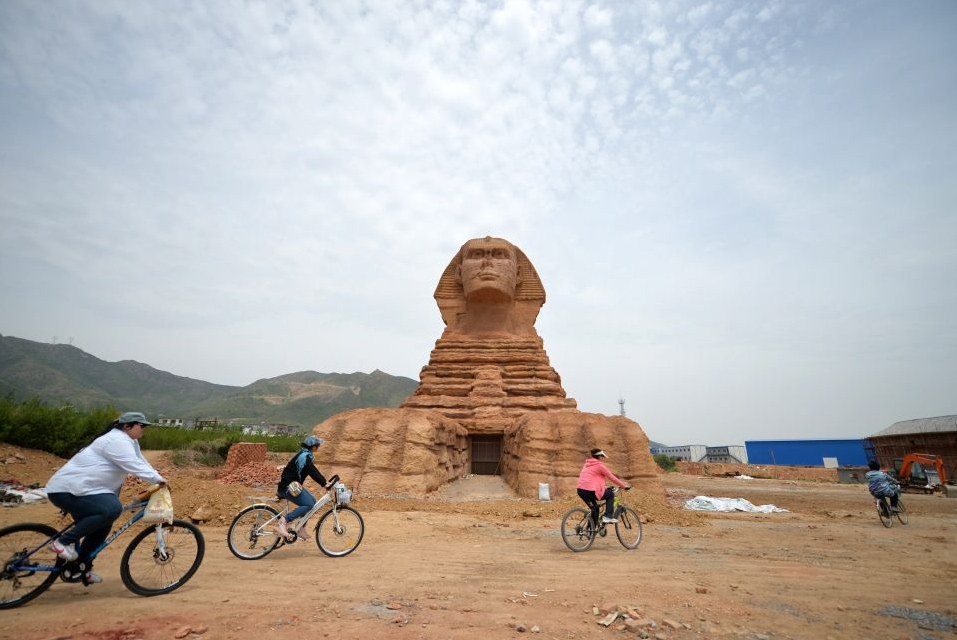 Копию Большого Сфинкса в натуральную величину построили в городе Шицзячжуан, провинция Хэбэй.