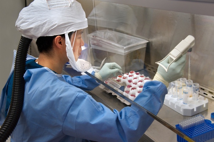 Разработанная китайскими учеными вакцина впервые одобрена ВОЗ