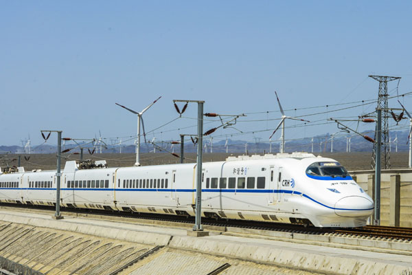 В Синьцзяне завершено строительство первой высокоскоростной железной дороги