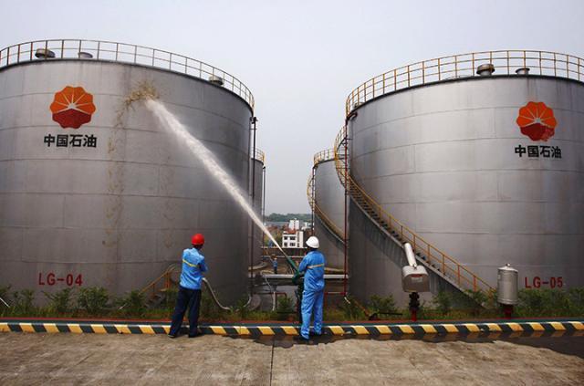 На востоке Китая произошел взрыв на нефтехранилище