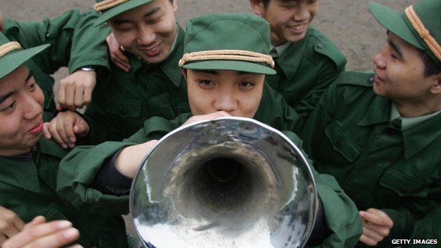 Власти Китая увеличат вдвое расходы на развлечения для солдат