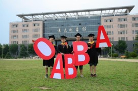 Студенты Ляочэнского университета в провинции Шаньдун решили сделать необычные выпускные фотографии в честь Всемирного дня донора крови