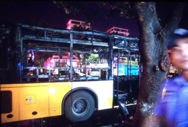2 человека погибли, 25 ранены в результате взрыва автобуса на юге Китая