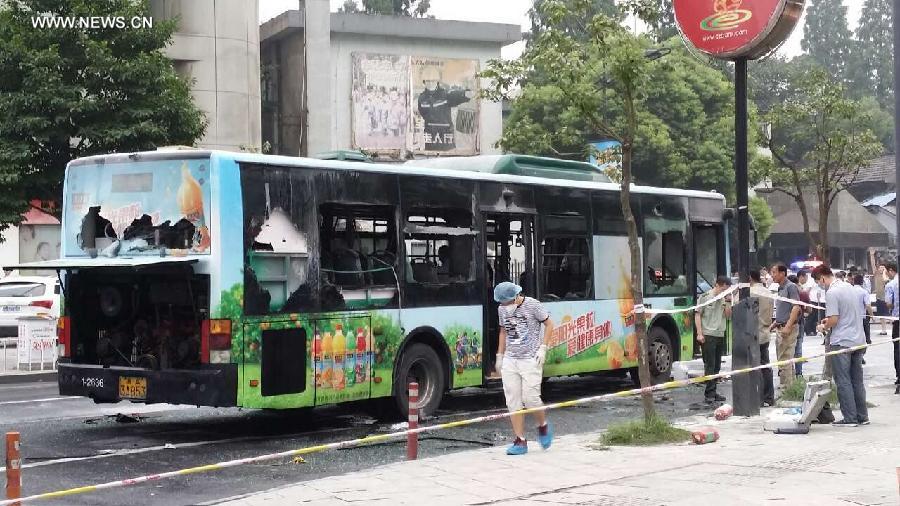 Более 30 человек пострадали при пожаре в автобусе в Китае