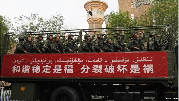 Десятки человек погибли в результате террористической атаки в Синьцзяне 