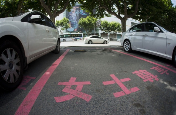 Парковки "только для женщин" вызвали возмущение в Китае