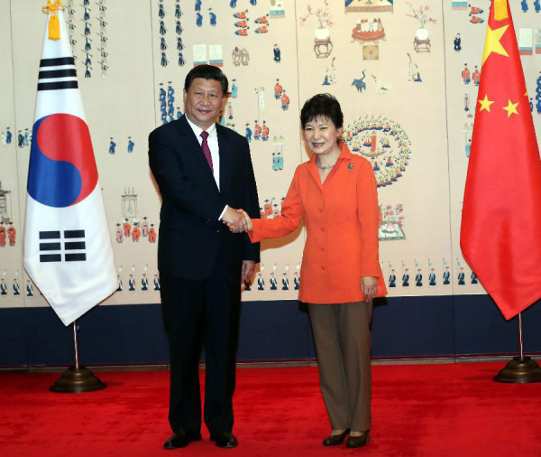 Председатель КНР Си Цзиньпин провел переговоры с президентом Южной Кореи Пак Кын Хе. Фото: Синьхуа