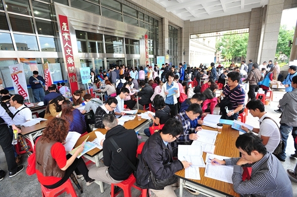Все больше молодых тайваньцев хотят работать в материковом Китае