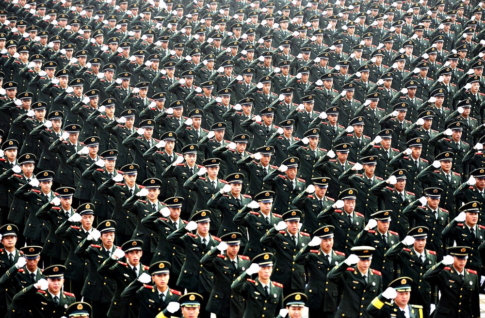 Солдаты Народной вооружённой милиции Китая готовятся к принятию вторых летних Юношеских Олимпийских игр-2014, который пройдут в Нанкине с 16 по 28 августа. 