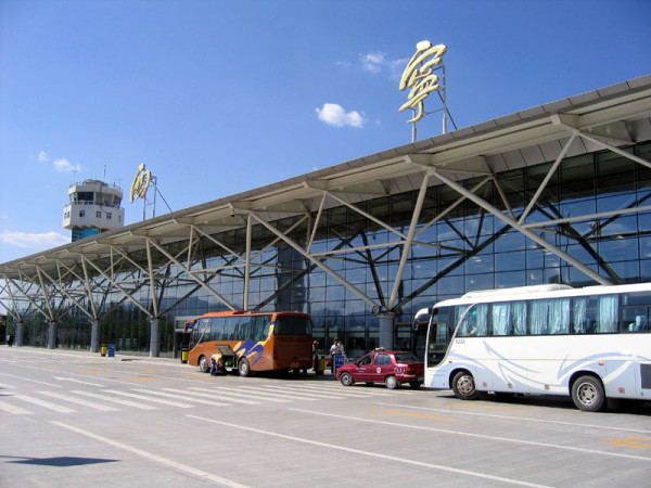 В аэропорту на северо-западе Китая произошел взрыв 