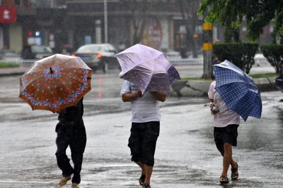 В Китае из-за супертайфуна "Раммасун" эвакуировано более 70 тыс человек