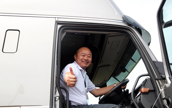 Китайских водителей будут ослеплять за не выключенный дальний свет фар
