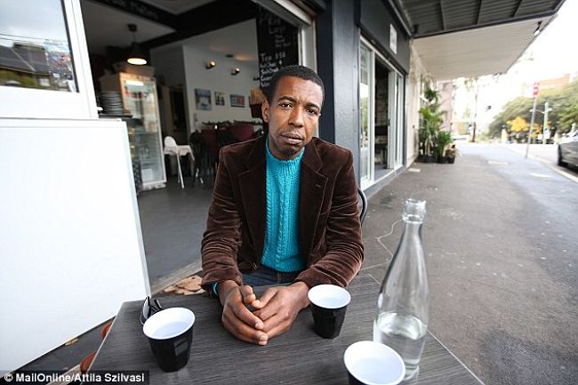 Владелец кафе из Шанхая не принял на работу чернокожего мужчину