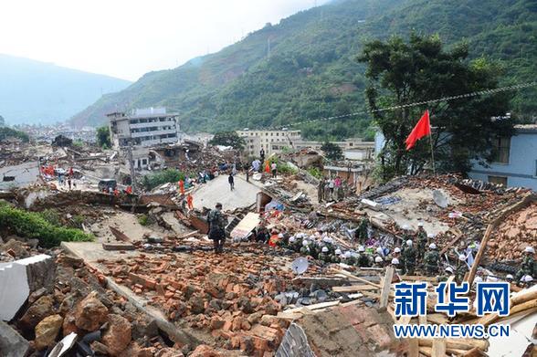 Почти 400 человек погибли при землетрясении в Юньнани