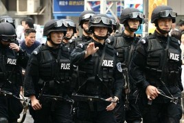 Китайские полицейские застрелили вооруженного ножом иностранца