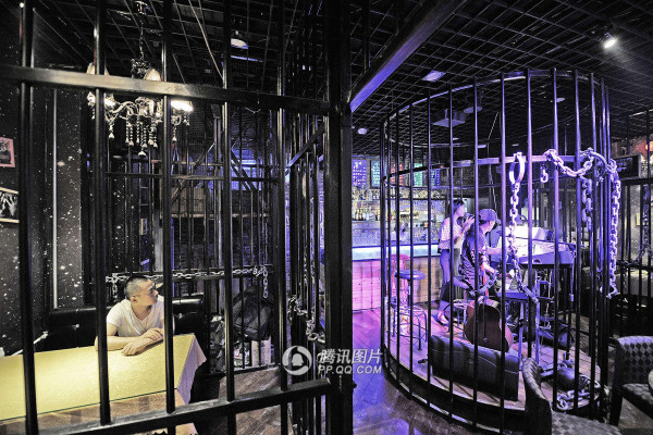 В Китае открылся ресторан-тюрьма