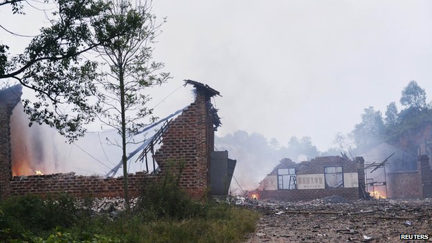 12 человек погибли при взрыве на фабрике фейрверков в Центральном Китае