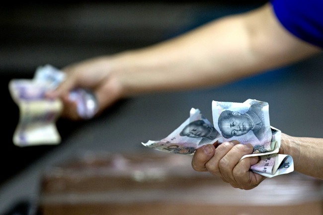 Официальный курс китайского юаня впервые превысил 7 рублей