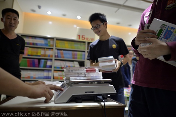 Магазин в Чунцине начал продавать книги на развес 
