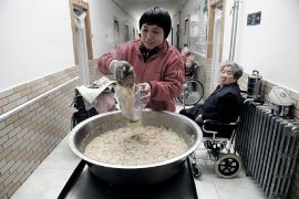 Жизнь стариков в частном доме престарелых в Пекине