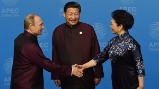 Зачем Владимир Путин флиртовал с женой председателя КНР?