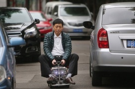 Шанхаец сконструировал собственный миниатюрный автомобиль