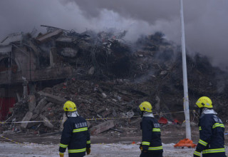 Пять пожарных погибли при тушении склада в Харбине