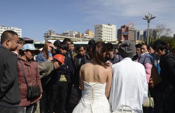 Китаянка пообещала выйти замуж за любого, кто поможет спасти ее брата