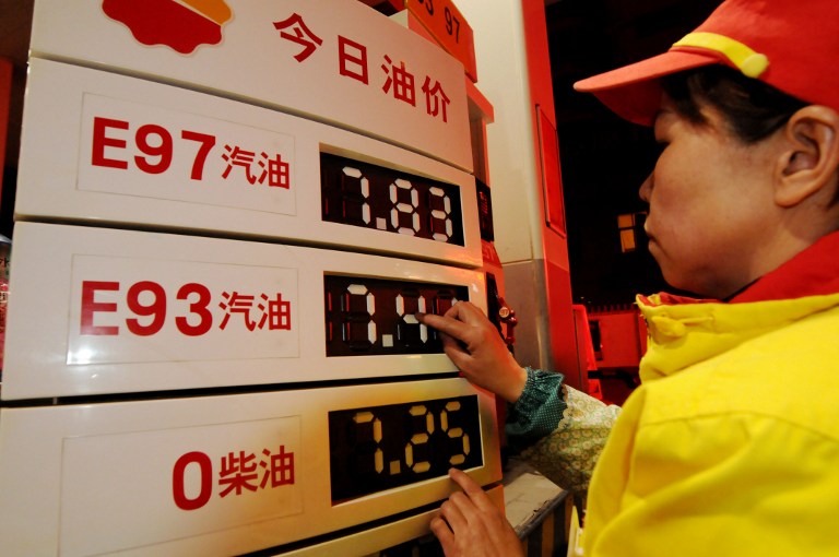 Экономическое развитие КНР будет определять цены на нефть в 2015 году 