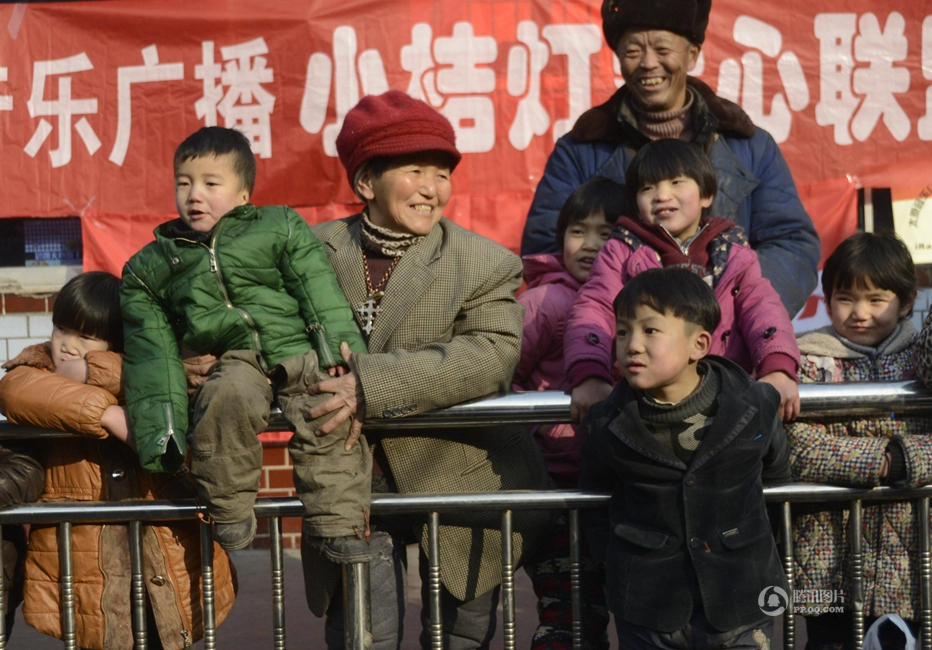 67-летняя китаянка за свою жизнь усыновила 40 детей