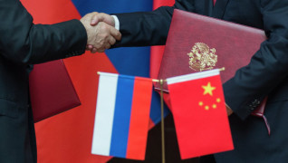 Объем российско-китайской торговли сократился на треть