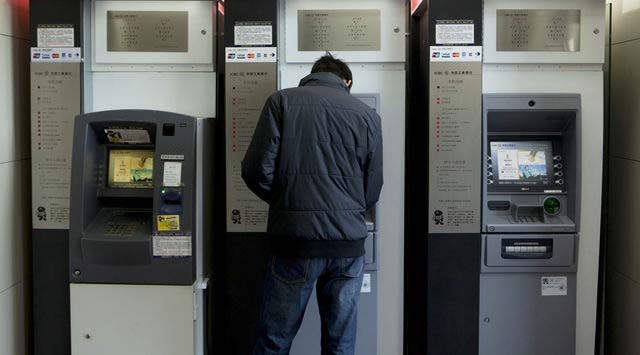 Трое иностранцев задержаны в Шанхае за взлом банкоматов