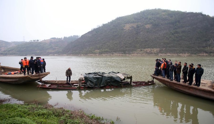 лодка затонула на реке в китае