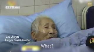 Бывшая учительница английского из Хунаня забыла как говорить по-китайски после инсульта (ВИДЕО)