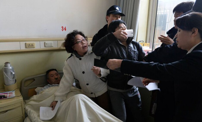 китайца выселили из больницы пекин