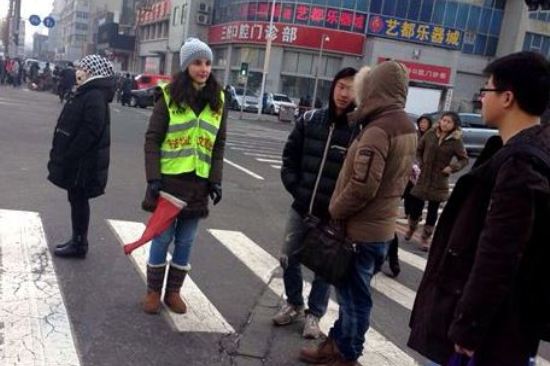 Российская студентка стала регулировщицей дорожного движения в Шэньяне